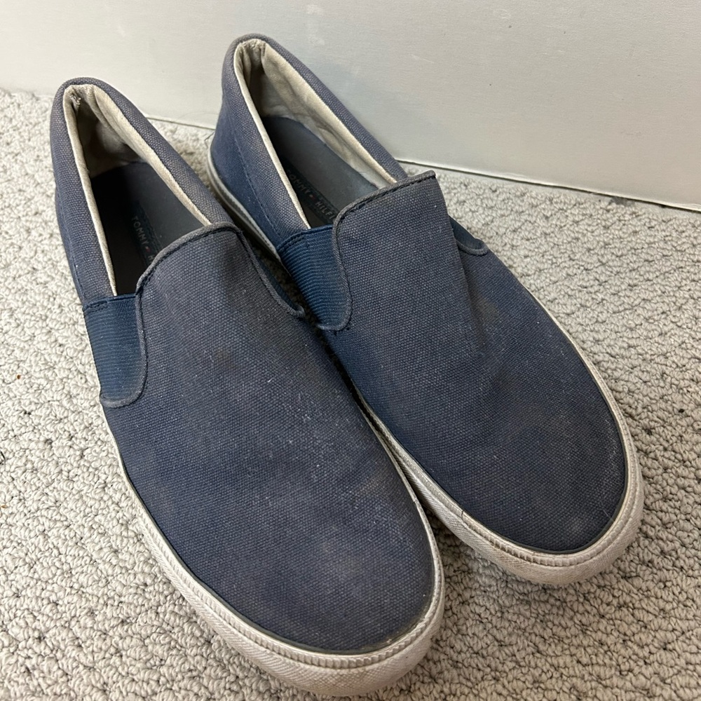 2/$20❤️- SHOES | Men’s Tommy Hilfiger slip one size 8.5